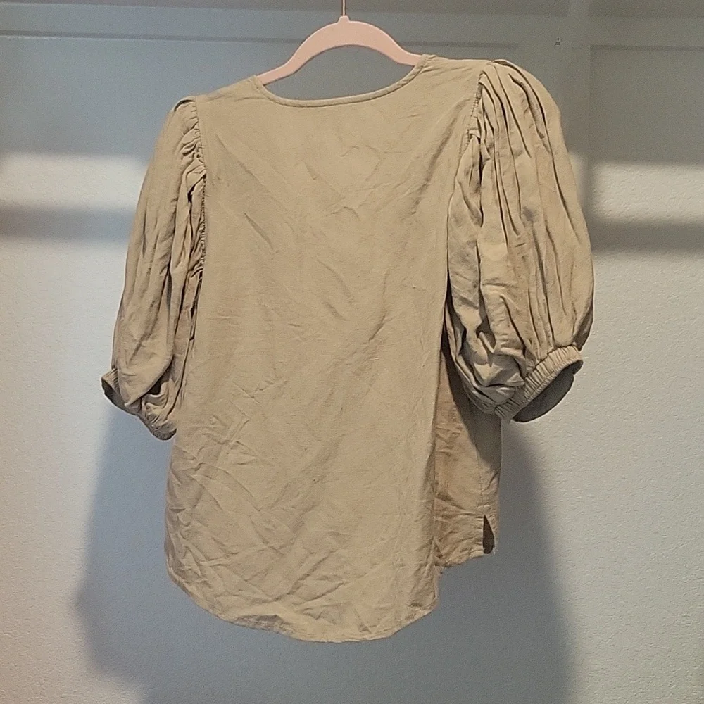 Express Puff Sleeve Top - Picture 2 of 3